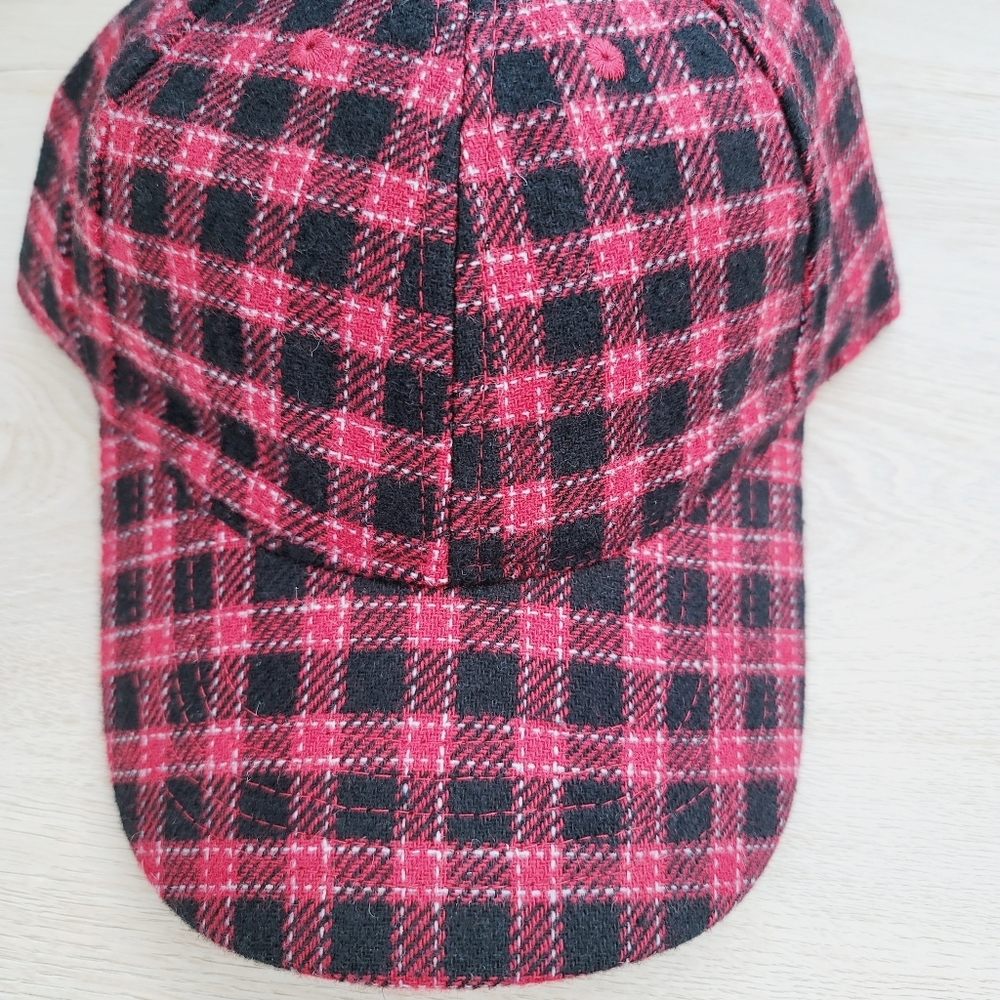 💕 NWT Time and Tru Red Black Mini Check Cap - Picture 9 of 15
